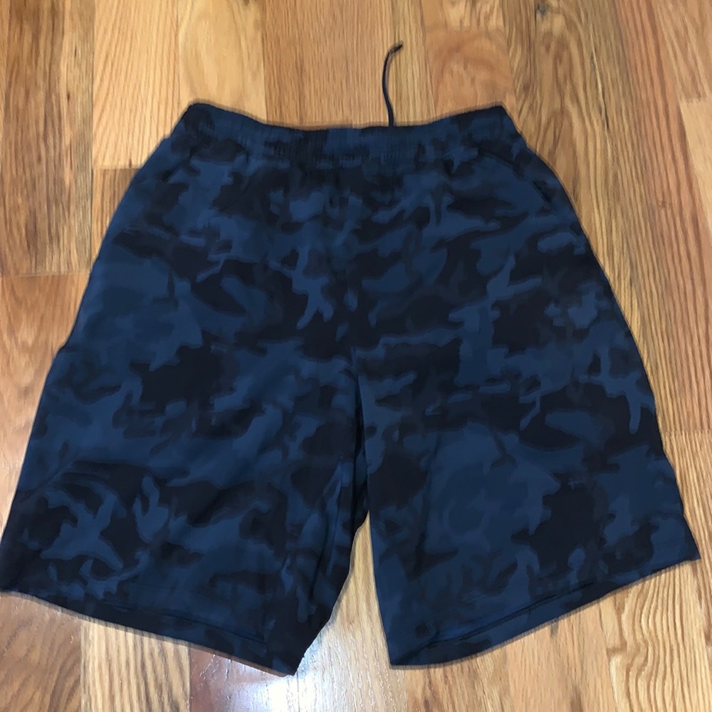 Lulu lemon pace breaker short 7 in inseem